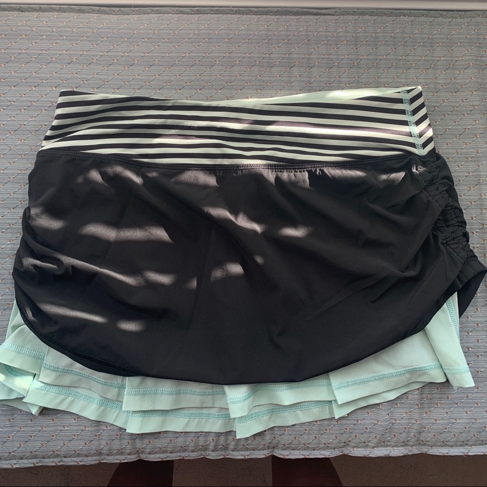 Lululemon Run Chase Me Skirt Size 6 Mint